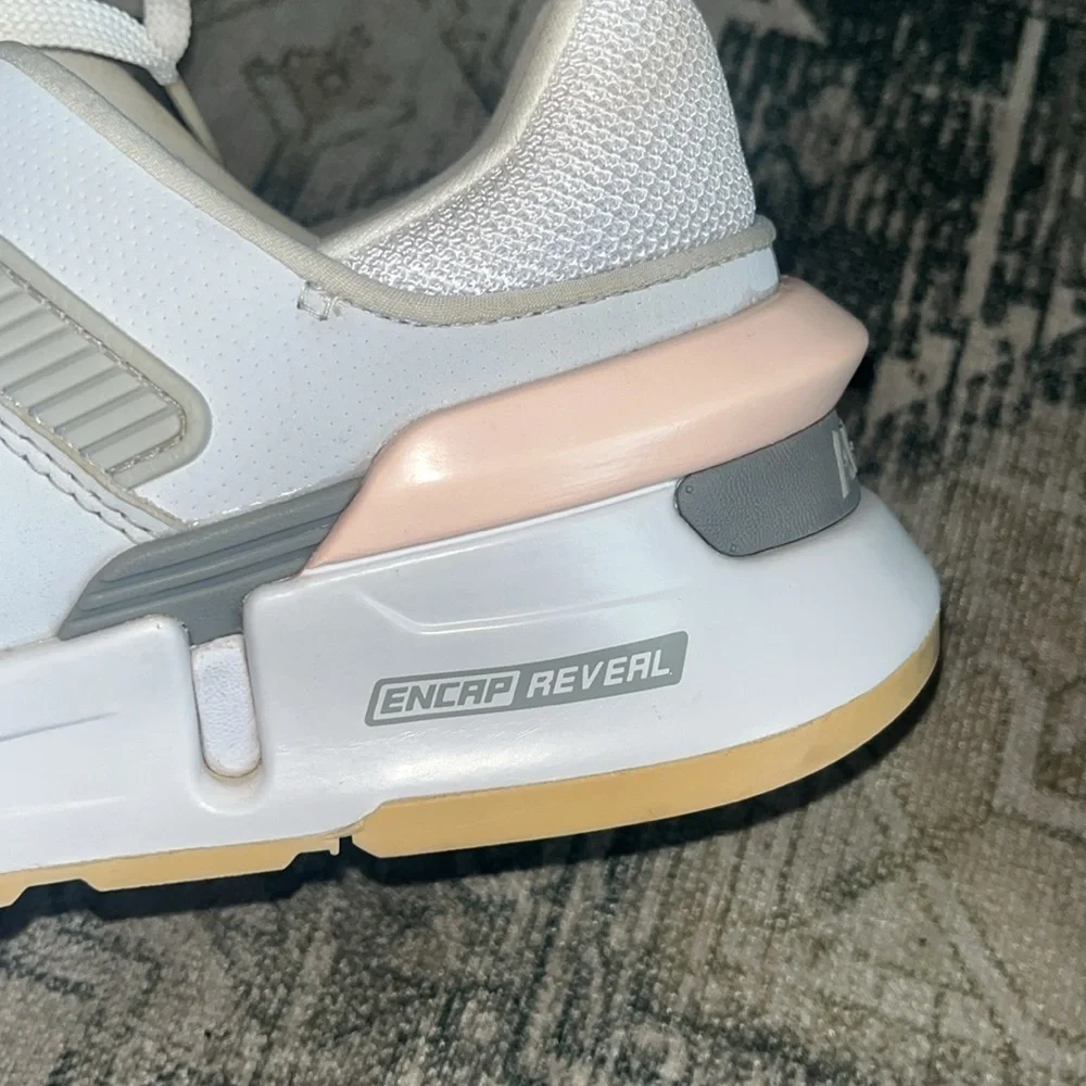 New Balance Women'997 'White Grey Pink' White and Pink Sneakers Size 7.5